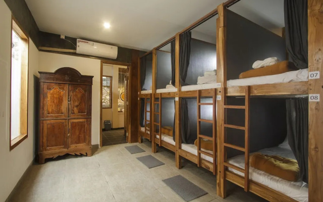 Green Hill Bed Station - Hostel