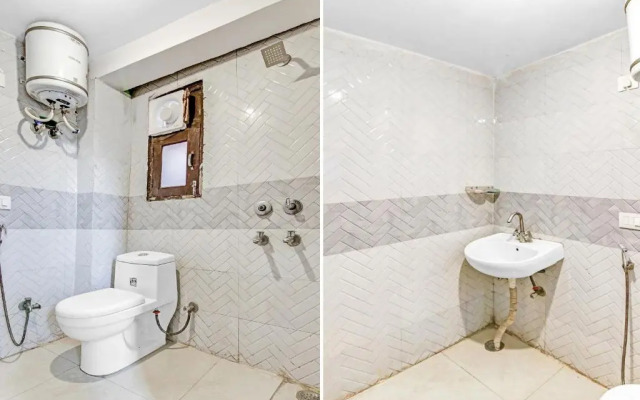 OYO Flagship 70341 Royal Green