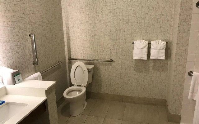 Holiday Inn Express & Suites Pittsburgh - Monroeville by IHG