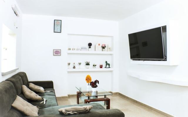 Beautiful Ground Floor Apt. Near Red Sea