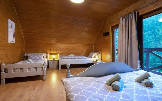 AC RiverStone CHALET