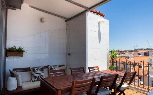 Amazing Rooftop Terrace With River And Historic City View 4 Bedrooms 4 bathrooms AC 19th Century Building Chiado