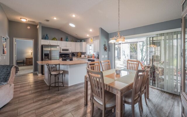 Deerfield Lane 1253 by White Pelican VR