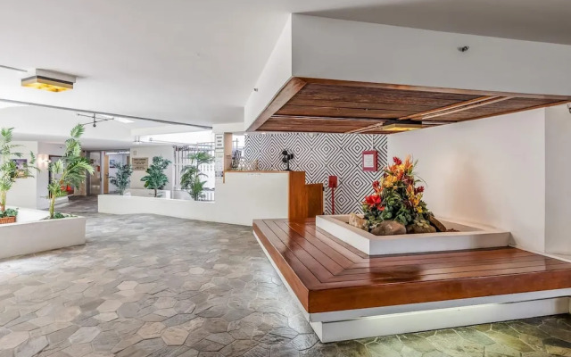 Bright Cozy Condo Unit With Balcony