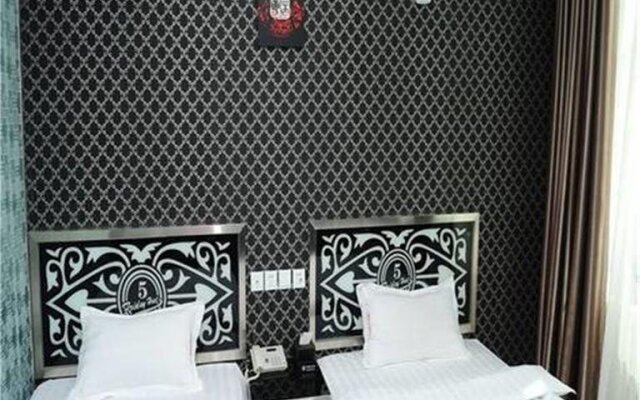 Friday Theme Guesthouse Branch Two