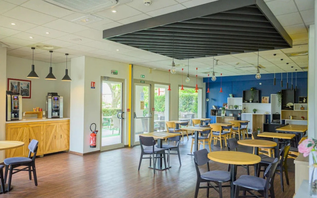 Hôtel ibis Strasbourg Aéroport Le Zénith