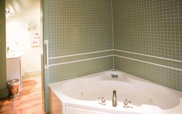 The Little Inn of Bayfield