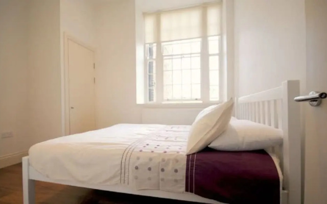 14 Budgenor Lodge, Midhurst