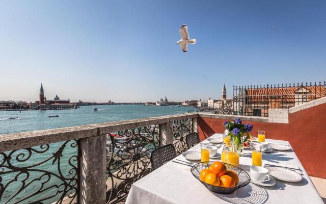 Ca' del Santo Canal View and Terrace