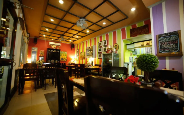 Purple Fountain Inn & Hostel