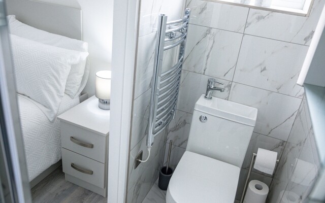 Superior Compact Studio Close to Amenities