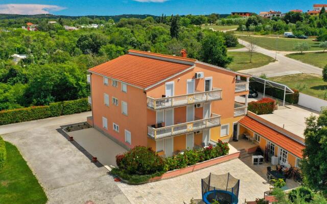 Classy Apartment in Banjole near Beach & Pula City