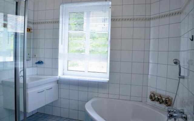 Lakeview Apartment