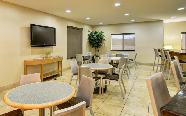 Comfort Suites Lindale - Tyler North
