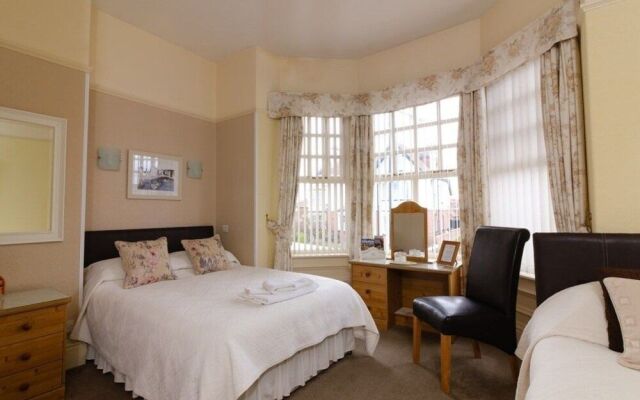 Crescent Lodge Guest House