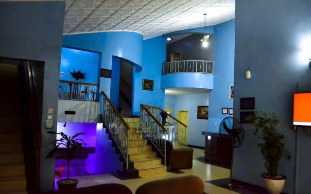 Proxima Inn