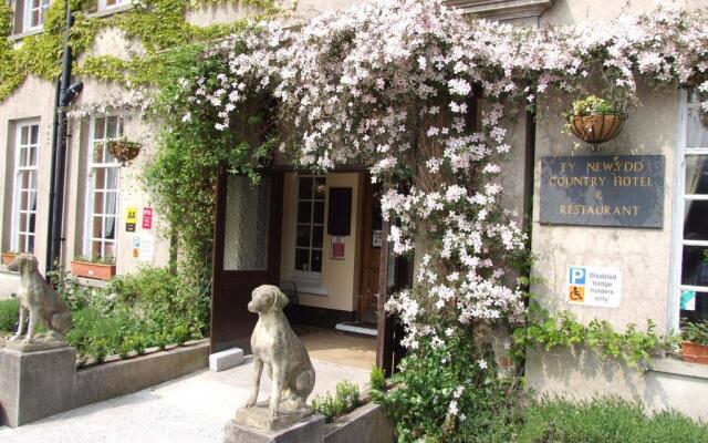 Ty Newydd Country Hotel