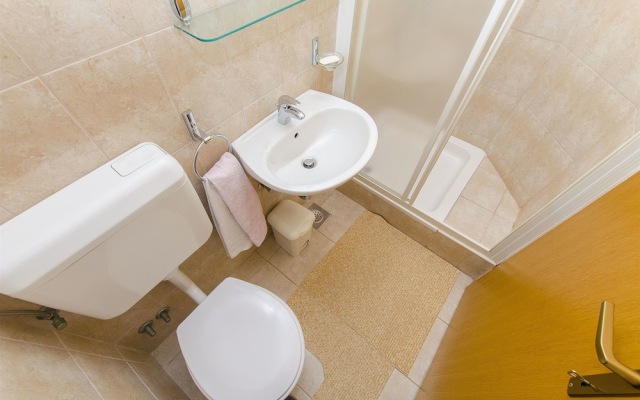 Apartments and Rooms Iva