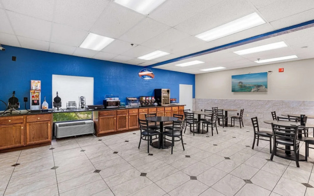 Baymont Inn & Suites Lawrence