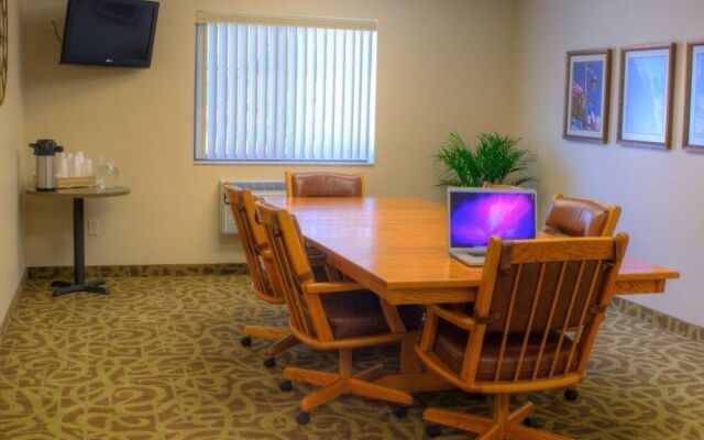 Shenandoah Inn & Suites