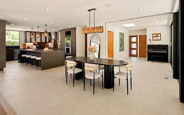 Valea Estate - Secluded Beverly Hills Retreat 1-acre Oasis