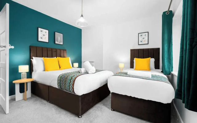 Stylish Three Bedroom Retreat With Garden