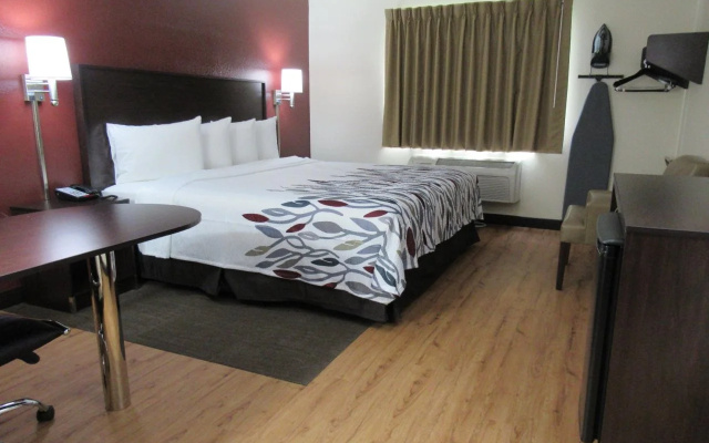 Red Roof Inn Auburn