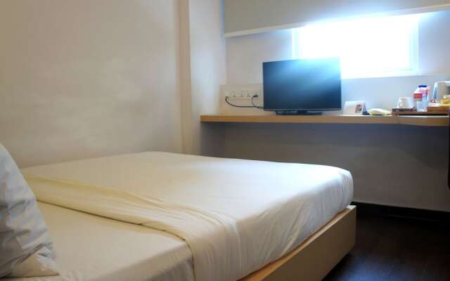 ST Signature Bugis Middle