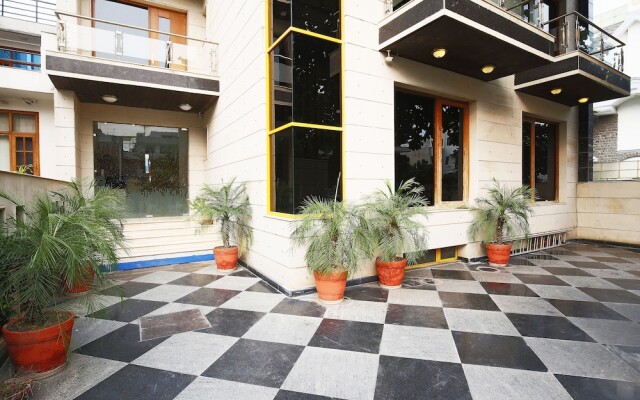 FabHotel GRD DLF Square