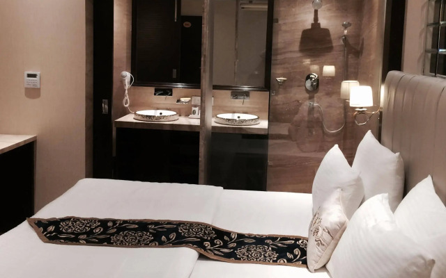 Hotel Emperor Palms at Karol Bagh