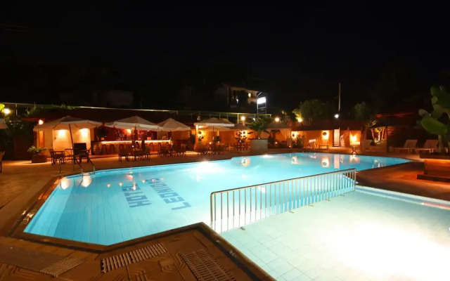 Leonidas Apartments & Suites