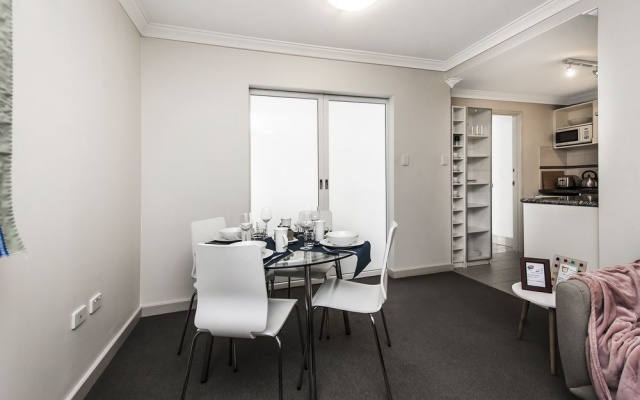 Sky Gardens Sunset River View Netflix Wine Parking – Guest Rooms – Perth