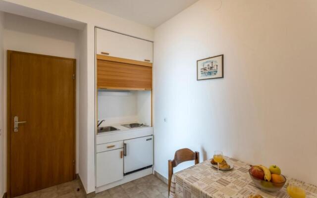 Apartments and rooms Vedra