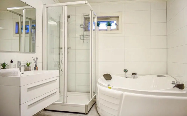 Beautiful Home in Bjoa With 4 Bedrooms and Wifi