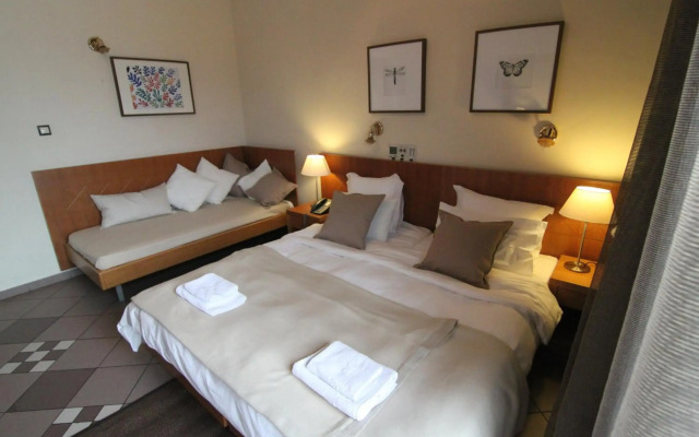Achillion Hotel