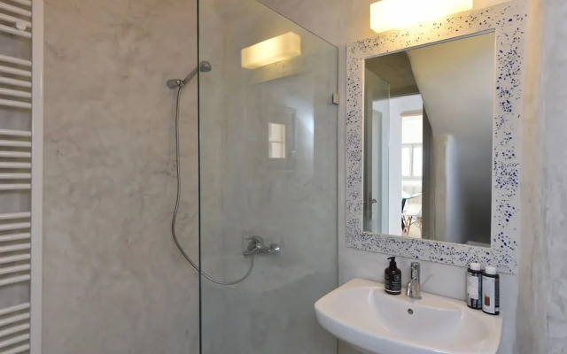 Exquisite villa for 10 with pool, helipad by VillaRentalsgr