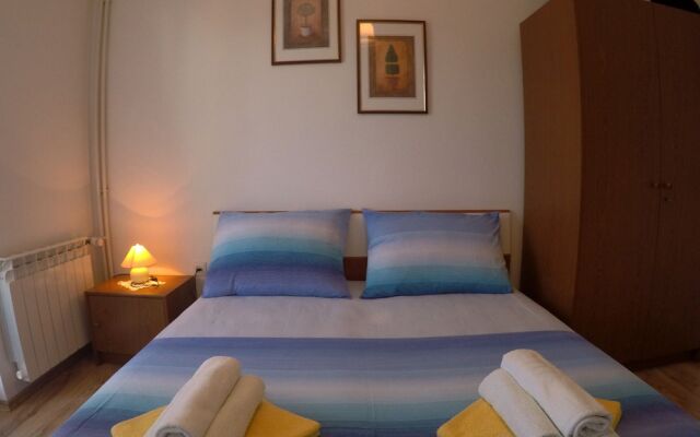 Antique Apartment With Balcony