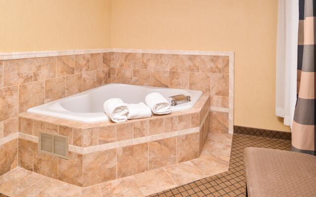 Holiday Inn Express Lewisburg/New Columbia