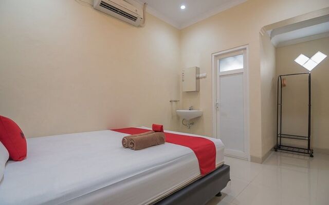 RedDoorz near Jalan Kusumanegara