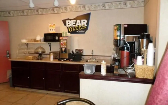 Travelodge by Wyndham Cleveland Lakewood