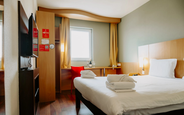 Ibis Sofia Airport
