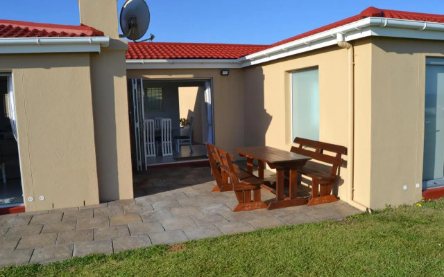 Hermanus Beach Club - St Tides House 19