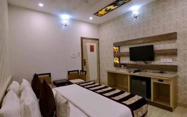 OYO Flagship 23530 Smriti Star Hotel