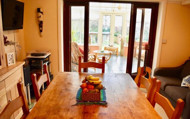 Three Bedroom Home With Garden in Brighton