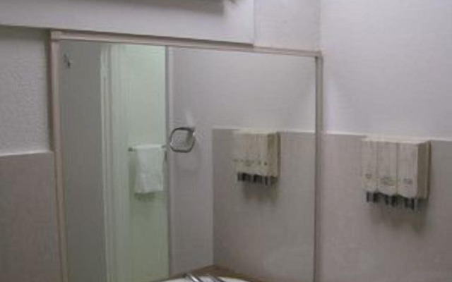 Slipway Hotel Motel