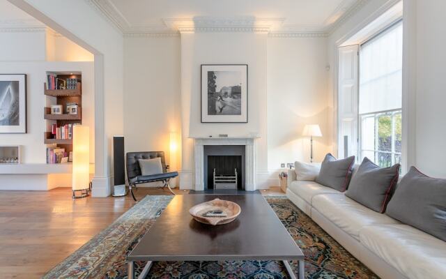 3 Bedroom Family House In Regents Park