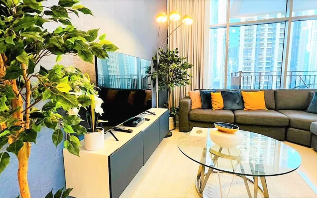 Luxurious Downtown Apt. with stunning views