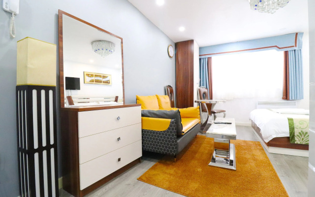 Queen Stay Apartments