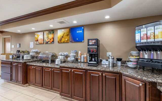 Comfort Inn & Suites Cedar Rapids North - Collins Road