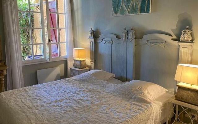Charming Holiday Home In Plage De Gigaro With Pool